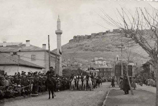 Belediye Başkanımız Haşim ŞENTÜRK Bayburt'un düşman işgalinden kurtuluşu olan tarihimizdeki bugün icin şu ifadelere yer vererek duygularını dile getirdi: