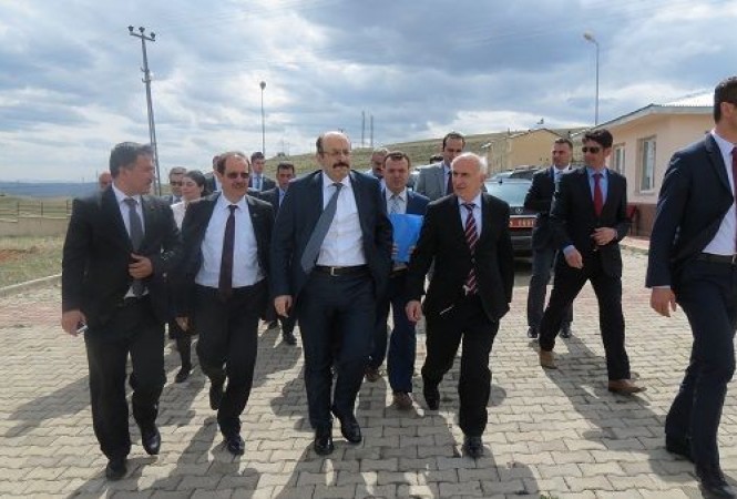 YÖK Başkanı ve Bayburt Valisi Yatılı Okul Binasında İnceleme Yaptı