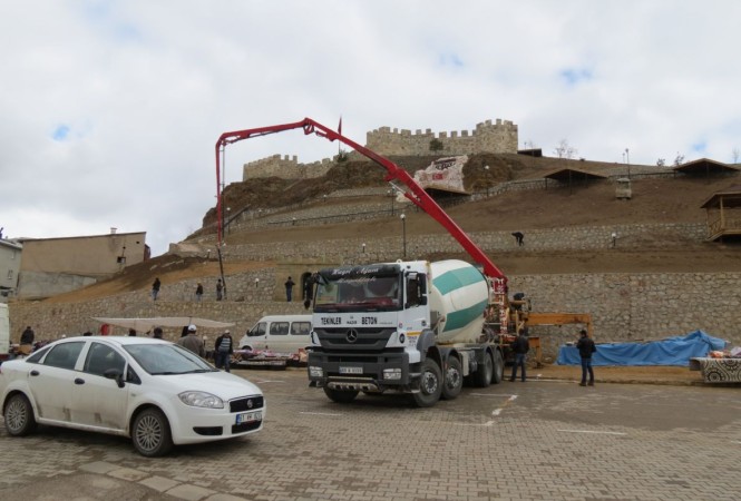 Aydıntepe Yeraltı Şehri Parkı çıkışında bulunan Kale Park çalışmaları devam ediyor.